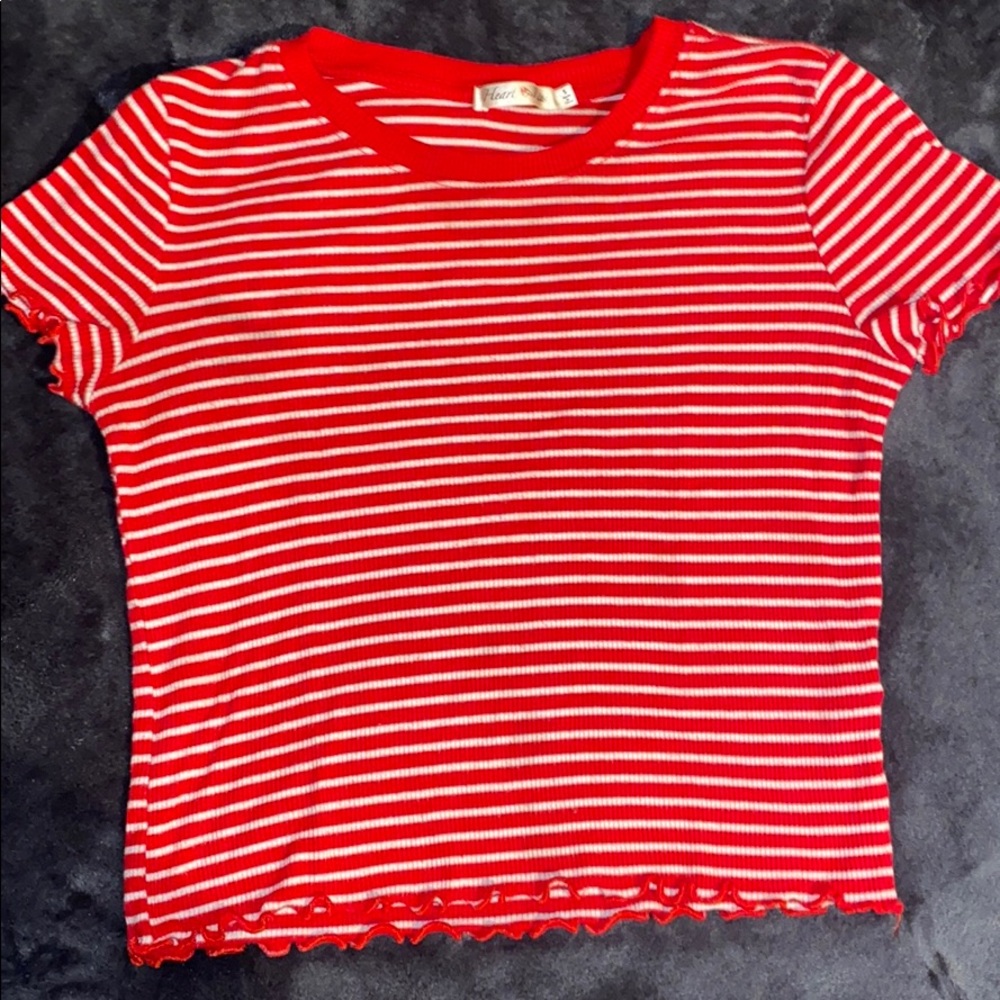 Crop top . Wasn’t worn a lot. Good condition.